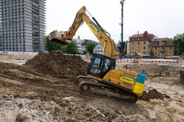 Bagger am Graben