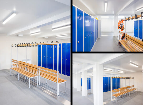 Linls: Umkleideraum mit Sitzbänken und blauen Schliessfächern. Oben rechts: Umkleideraum mit blauen Schliessfächern und aufgehängter oranger Arbeitskleidung. Unten rechts:Umkleideraum mit Sitzbänken, Kleiderhaken und blauen Schliessfächern